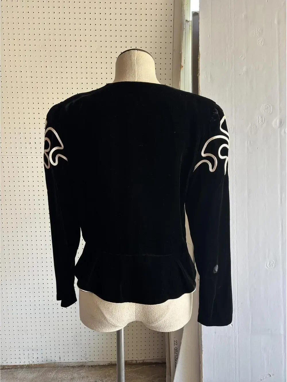 Vintage Black Velvet Jacket with White Embroidered Detail - Picture 3 of 9